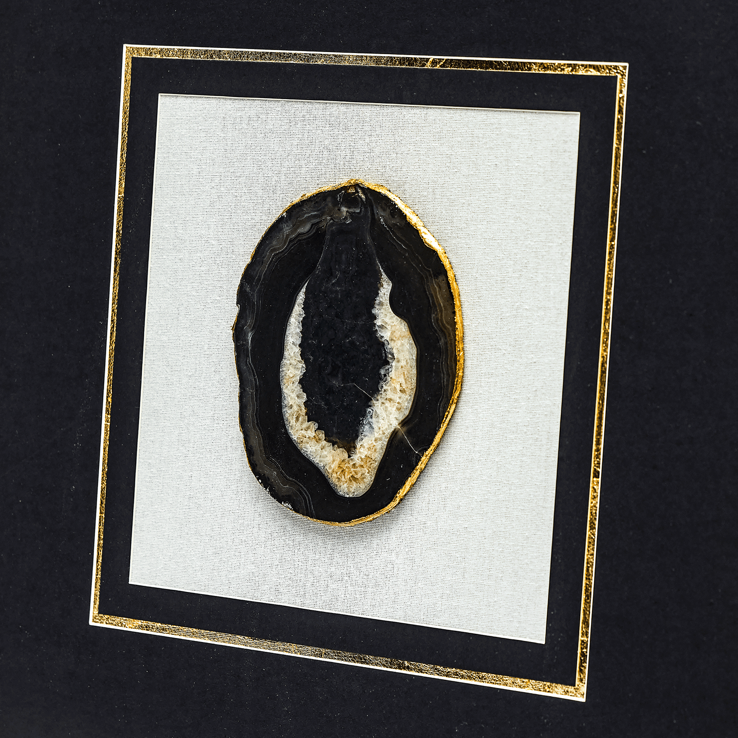 Noir Magnifique – Signiertes Achat-Unikat im Anthrazit-Museumsrahmen