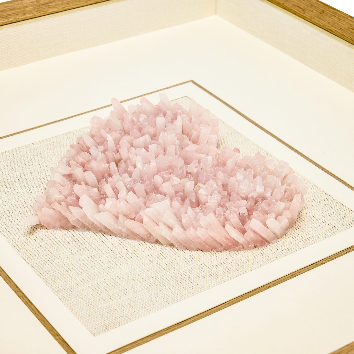 Handgeschnitztes Rosenquarz-Herz in Sanftrosa Wandkunst